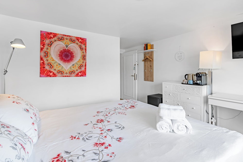 Basic Double Room photo 2