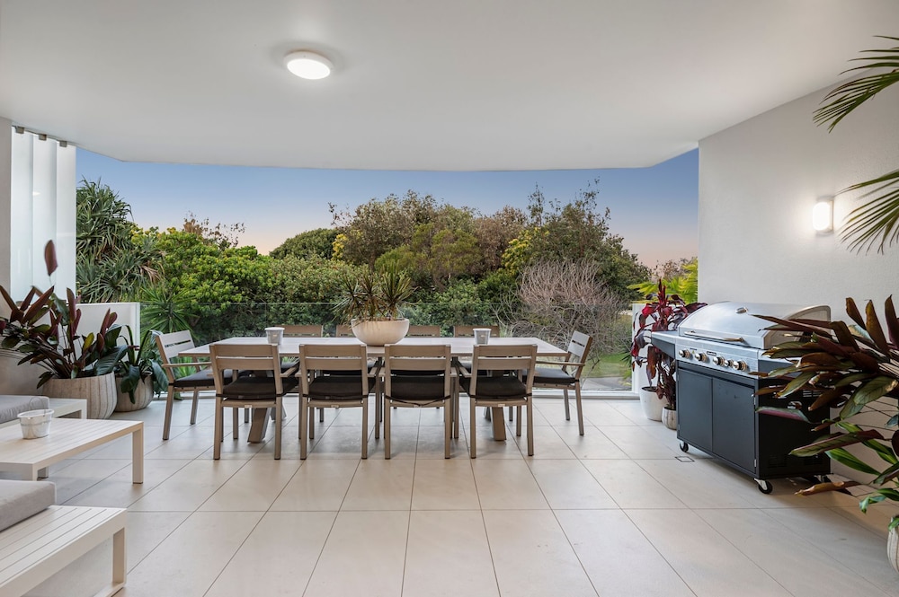 House - Photo 2