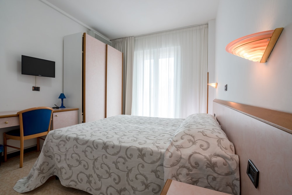 Standard Quadruple Room photo 2