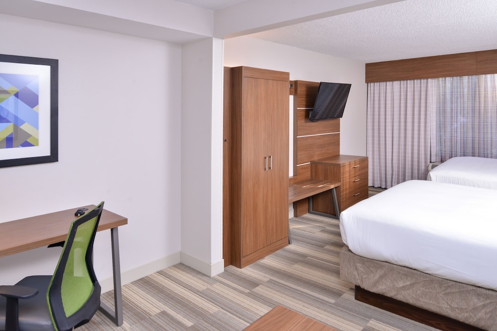 Suite, Multiple Beds - Photo 2