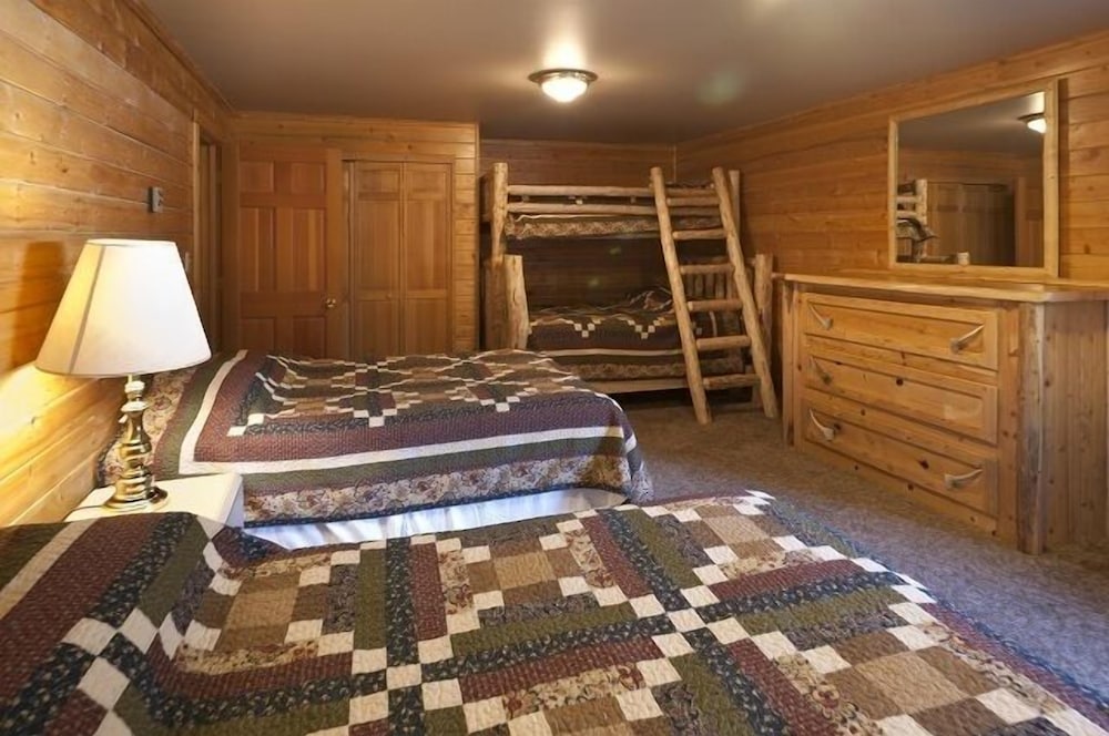 Luxury Cabin, 3 Bedrooms (7 Beds) - Photo 8