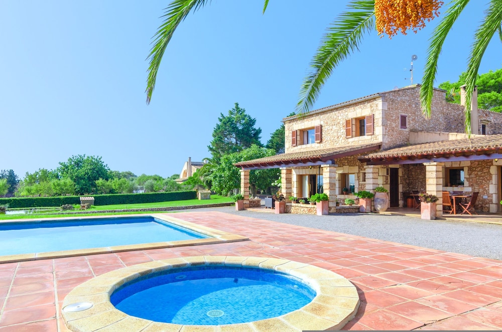 Villa photo 2