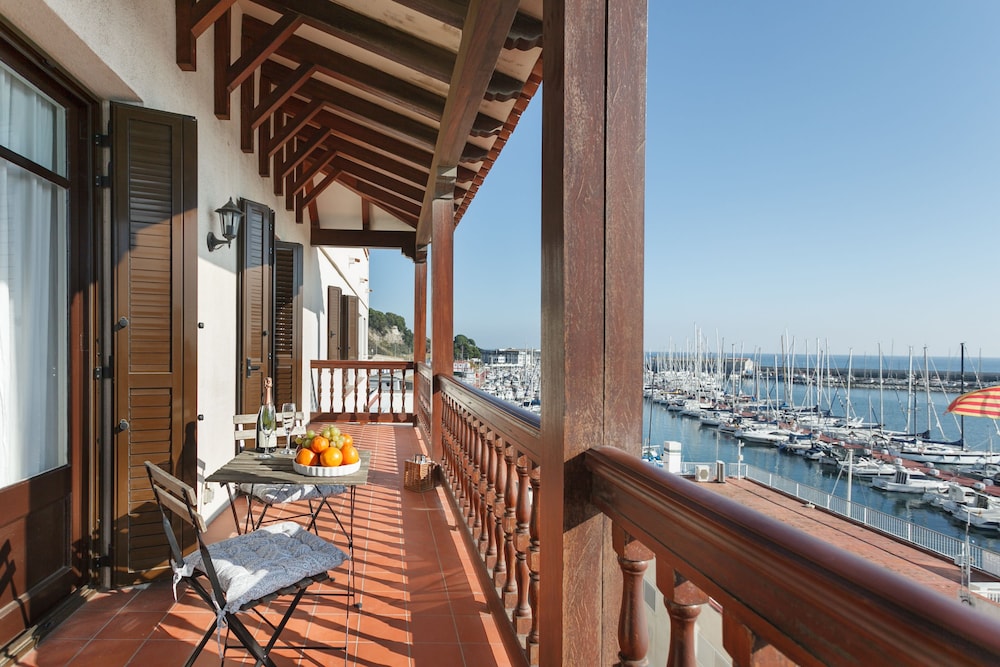 Apartment, 4 Bedrooms, Beach View photo 3