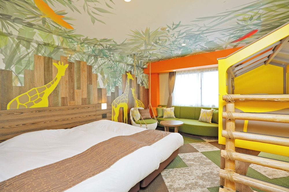 Standard Room With 2 Single Beds And 1 Bunk Bed, Mountain View photo 3