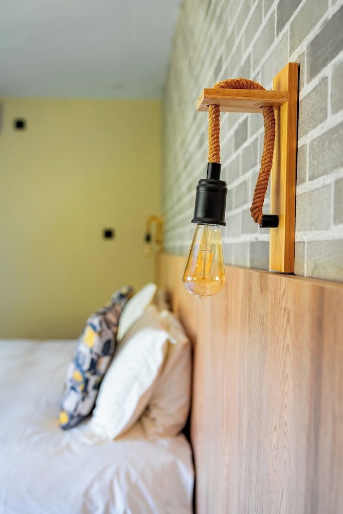 Standard Double or Twin Room - Photo 9