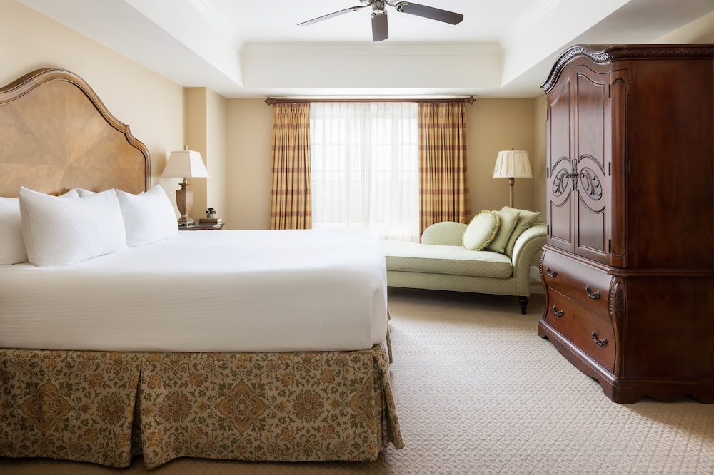 TWO BEDROOM GRANDE SUITE photo 2