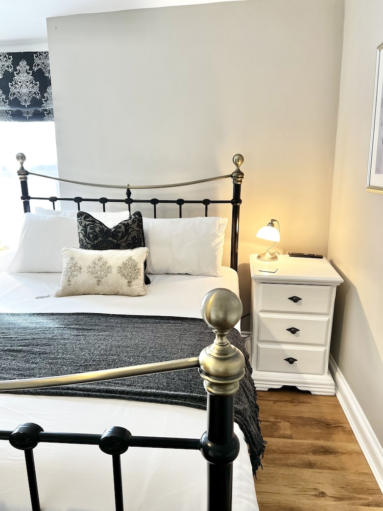 Deluxe Double Room, Ensuite photo 2