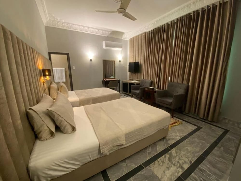Deluxe Double or Twin Room photo 2