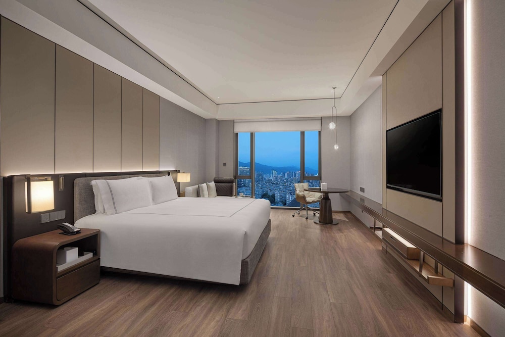 Superior Room, 1 King Bed