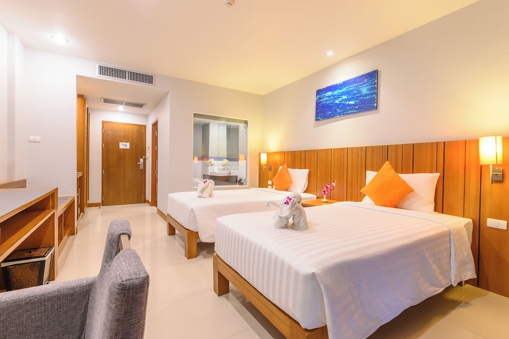 Deluxe Pool Access Room - Photo 16