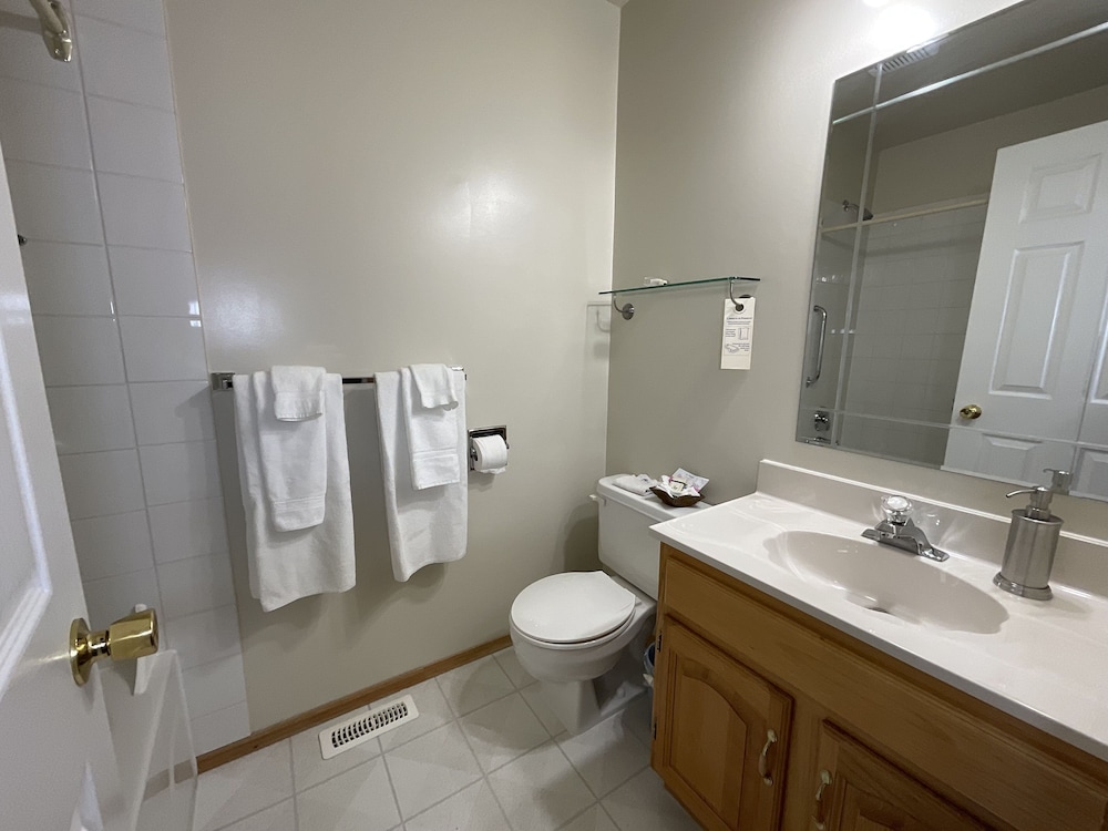 Family Double Room, 2 Queen Beds photo 2