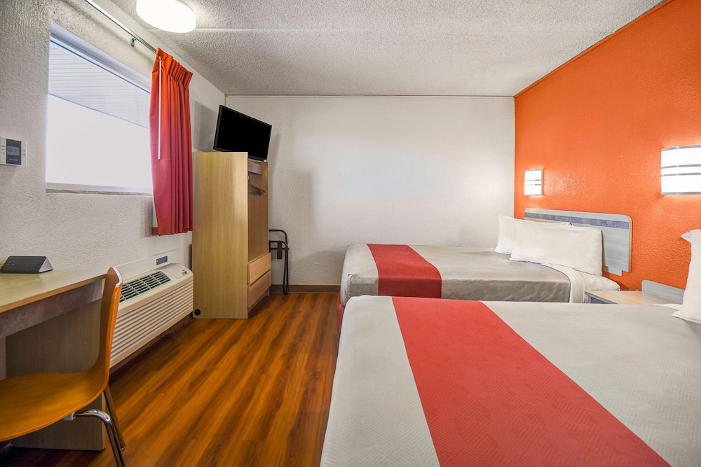 Standard Room, 2 Double Beds, Non Smoking - Photo 1