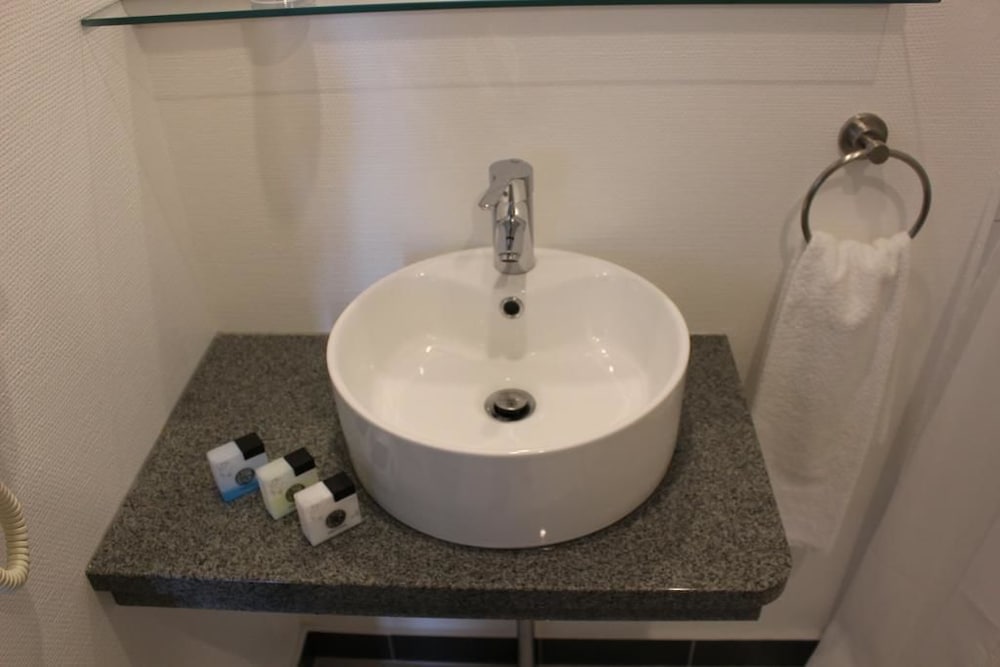 Double Room - Photo 9