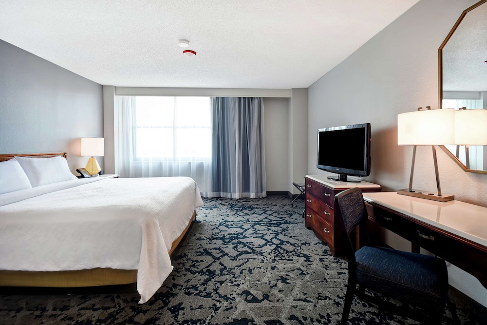 Premier Suite, One King Bed, Non-Smoking photo 3