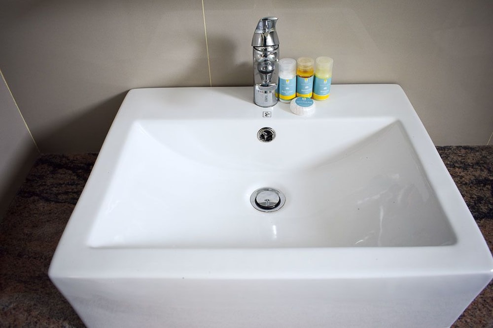 Room, 3 Bedrooms, Private Bathroom photo 3