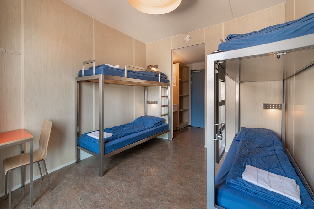 Basic Twin Room, Private Bathroom (Bunk beds) photo 2