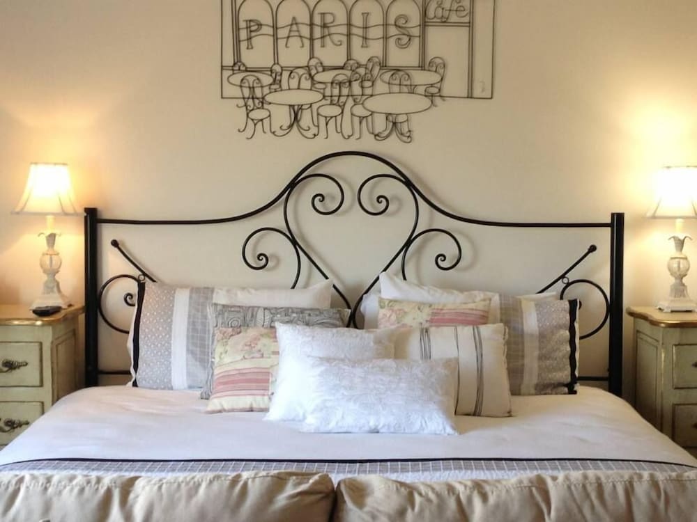 Superior Double Or Twin Room, 1 Bedroom, Non Smoking (Romance King Suite) photo 3