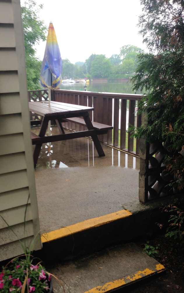Panoramic Cottage, 2 Bedrooms, Balcony, River View