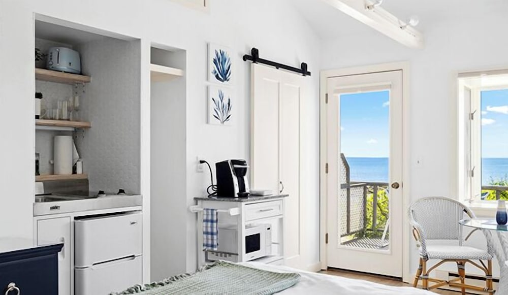 Oceanfront Studio, 1 King photo 3