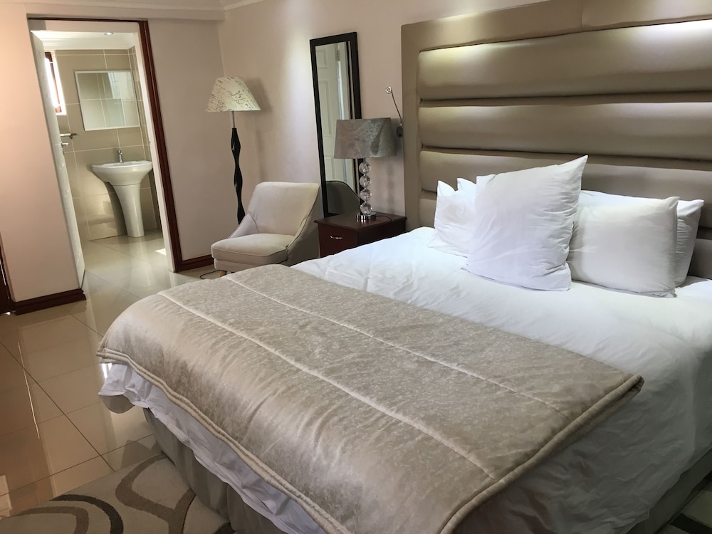 Comfort Room, 1 Bedroom (King Room With Kitchenette) photo 1