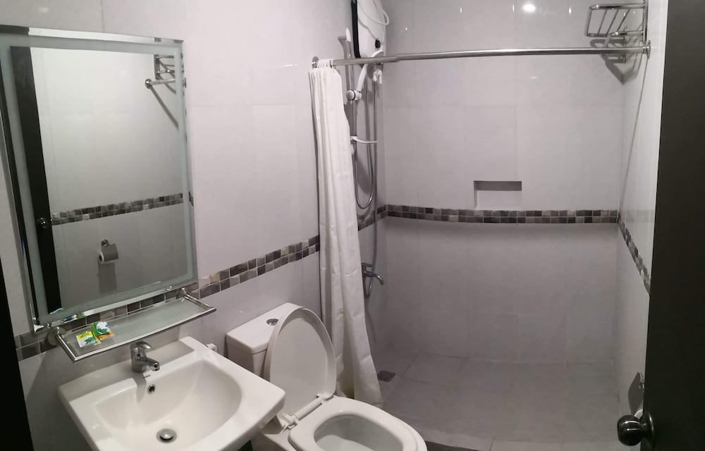 Superior Twin Room, 2 Queen Beds, Non Smoking photo 3