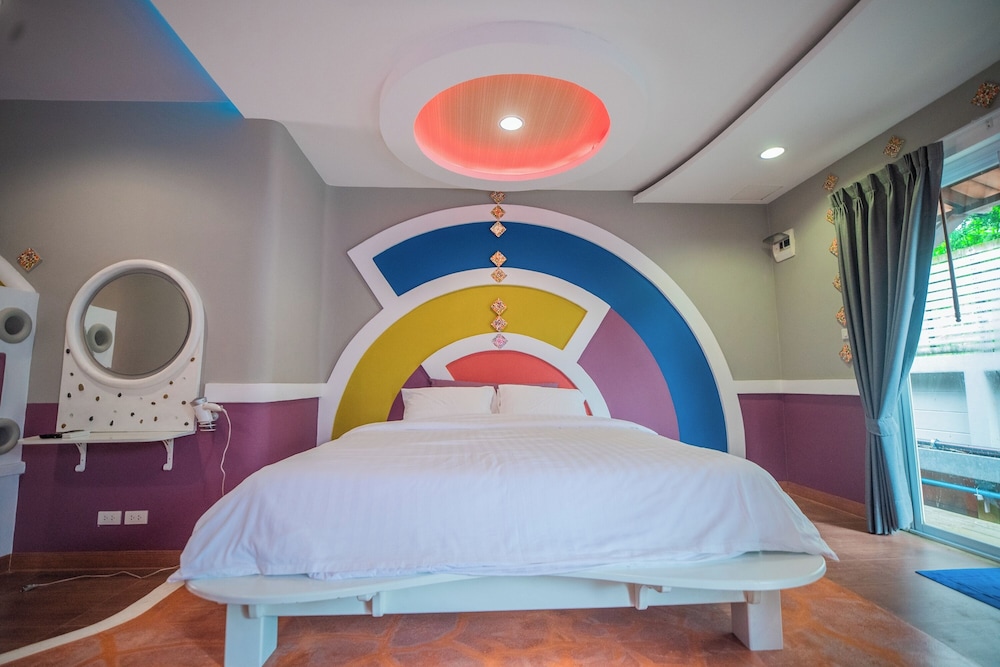 Deluxe Room, 1 King Bed, Non Smoking, Garden View - Photo 9