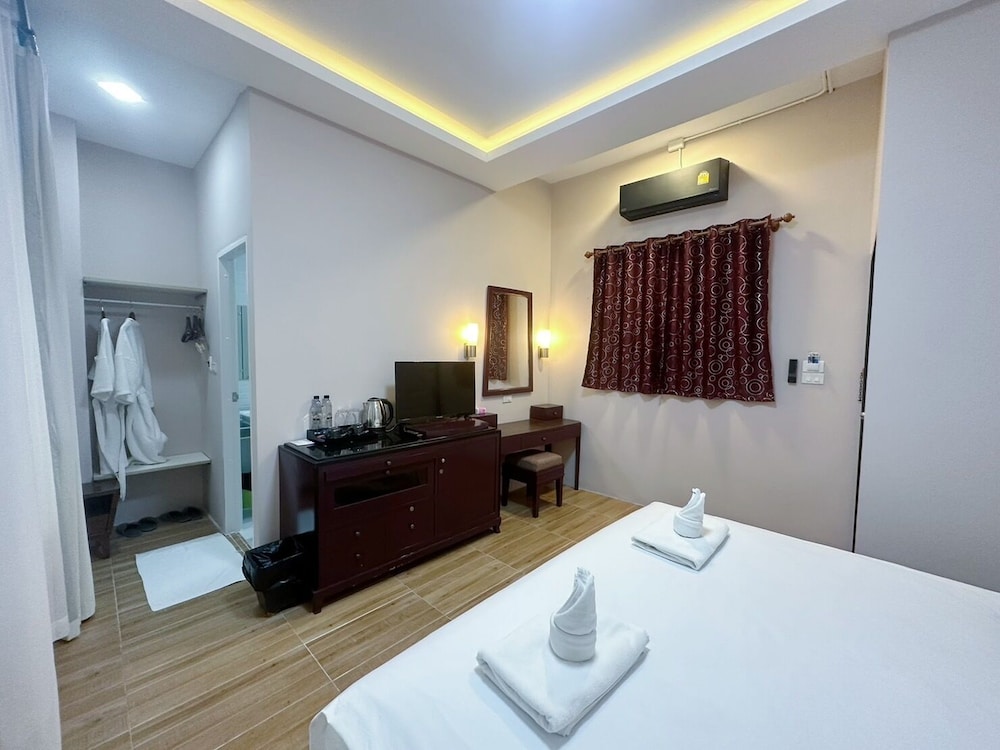 Standard King Room - Photo 2