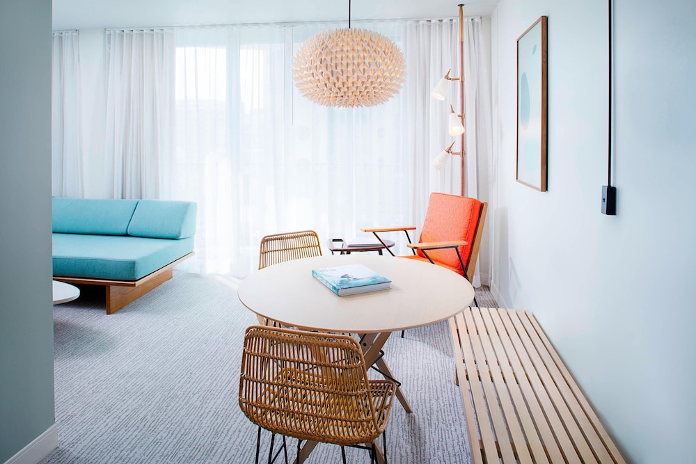 Junior Suite, 1 King Bed, Balcony