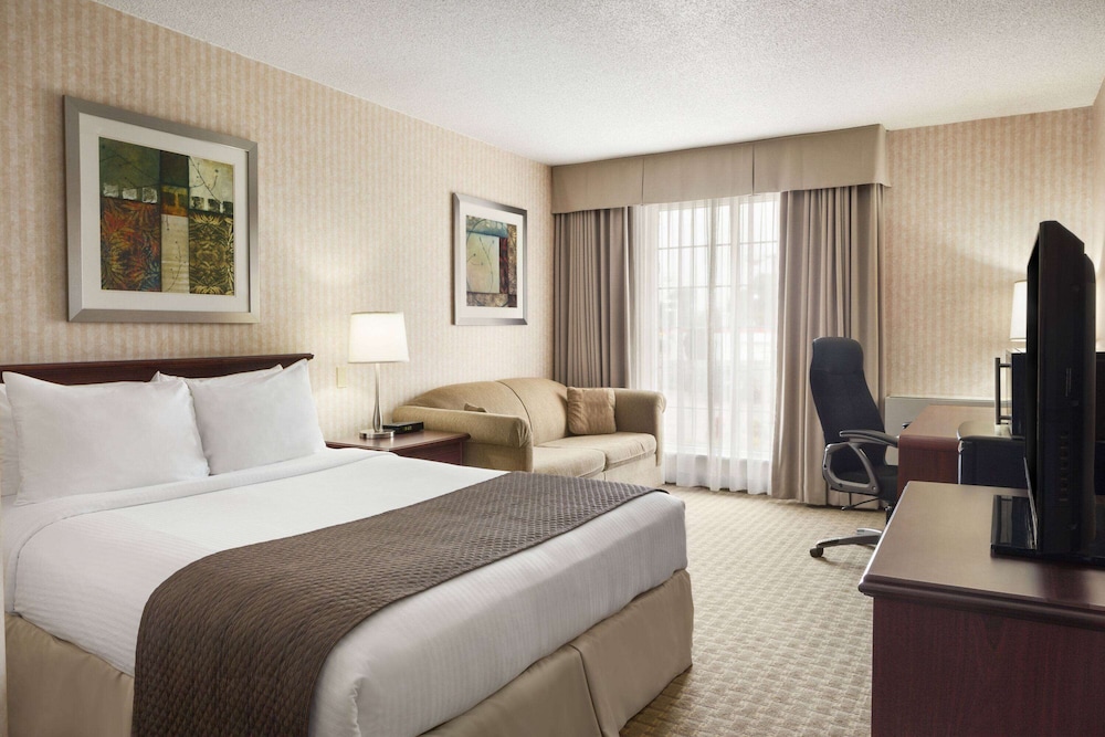 Room, 1 Queen Bed, Accessible, Refrigerator photo 2