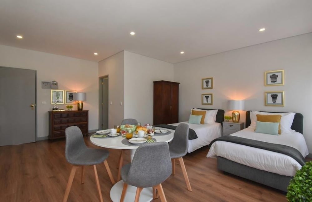 Studio, 2 Twin Beds, Garden View
