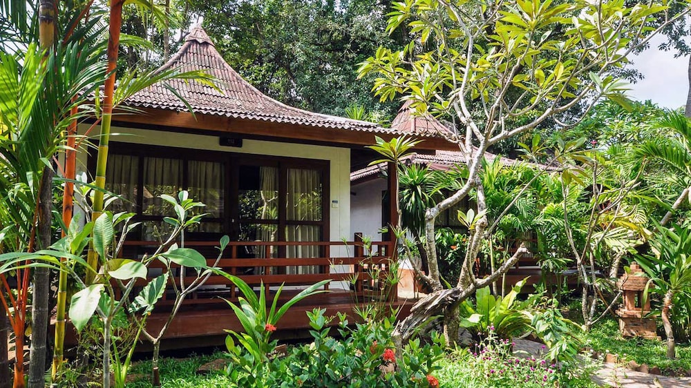 Superior Villa, 1 Queen Bed, Garden View photo 3