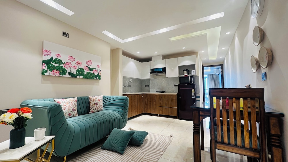 Junior Suite with Balcony - Photo 9