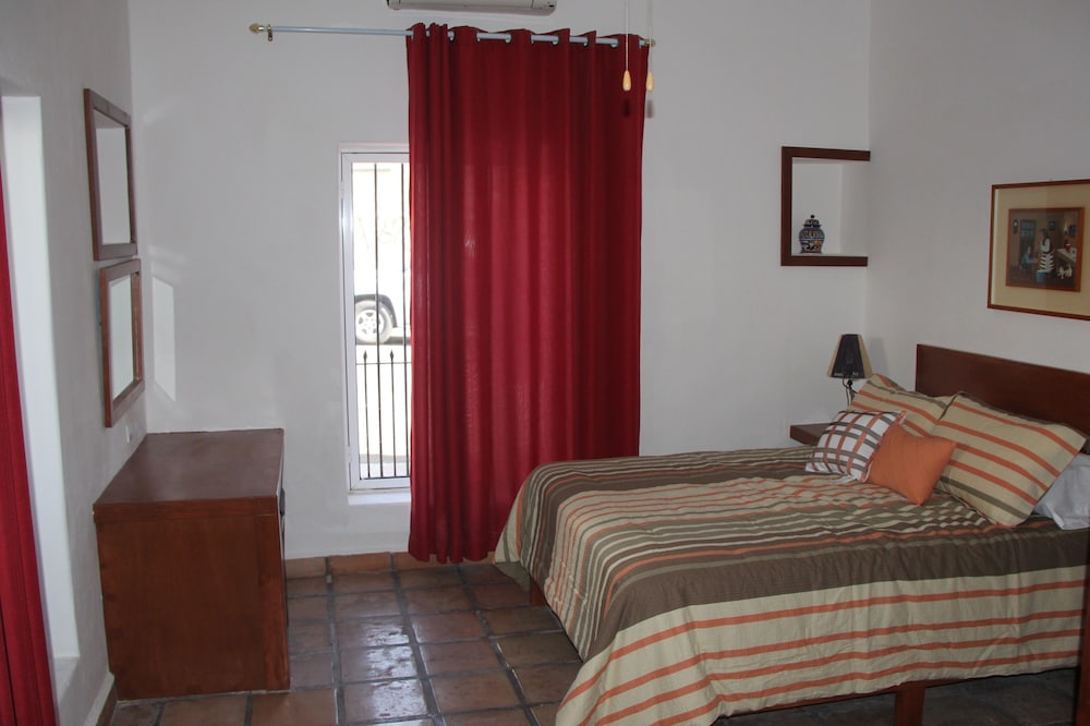 Standard Room, 1 Queen Bed, City View photo 1