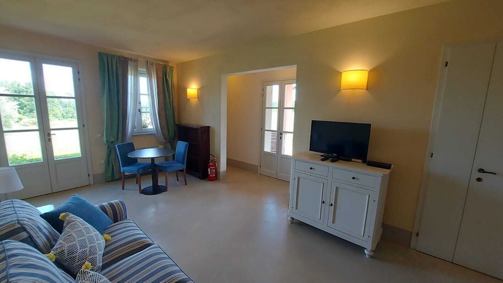 Deluxe Room, 1 Bedroom photo 3