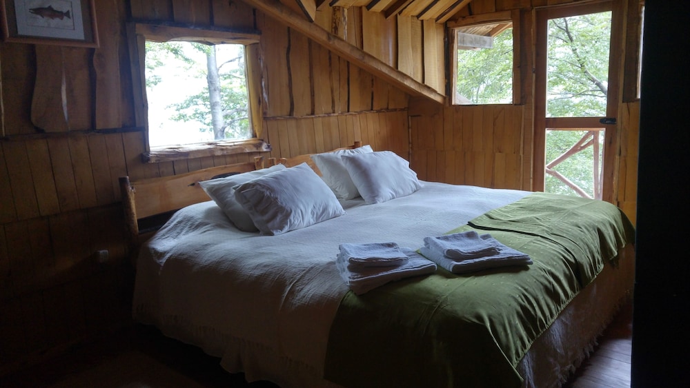 Standard Double or Twin Room, 1 King Bed, Lake View photo 1