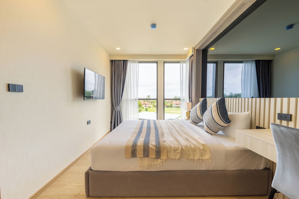 1 Bedroom Suite - Photo 2