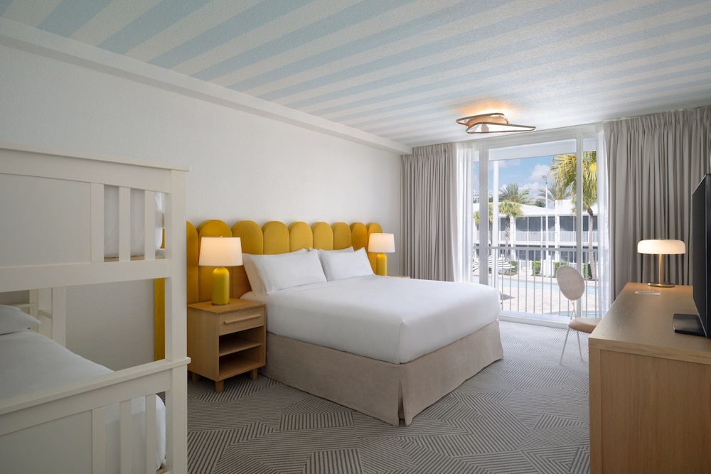 Room, 1 Double Bed, Balcony, Pool View