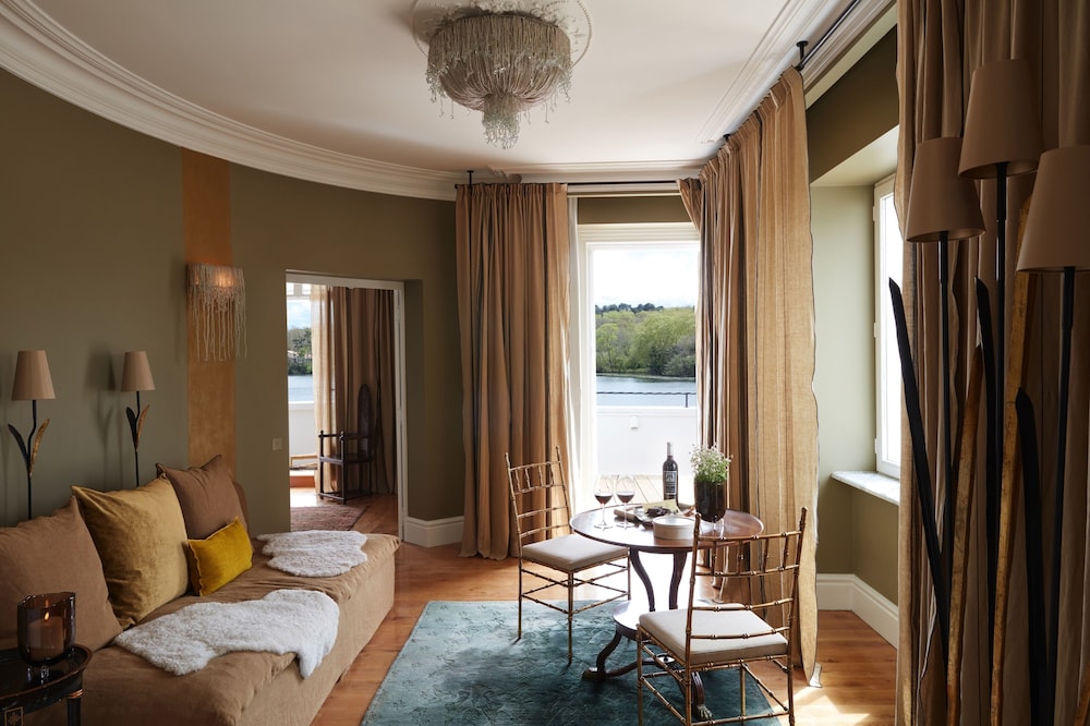 Superior Suite - Photo 2