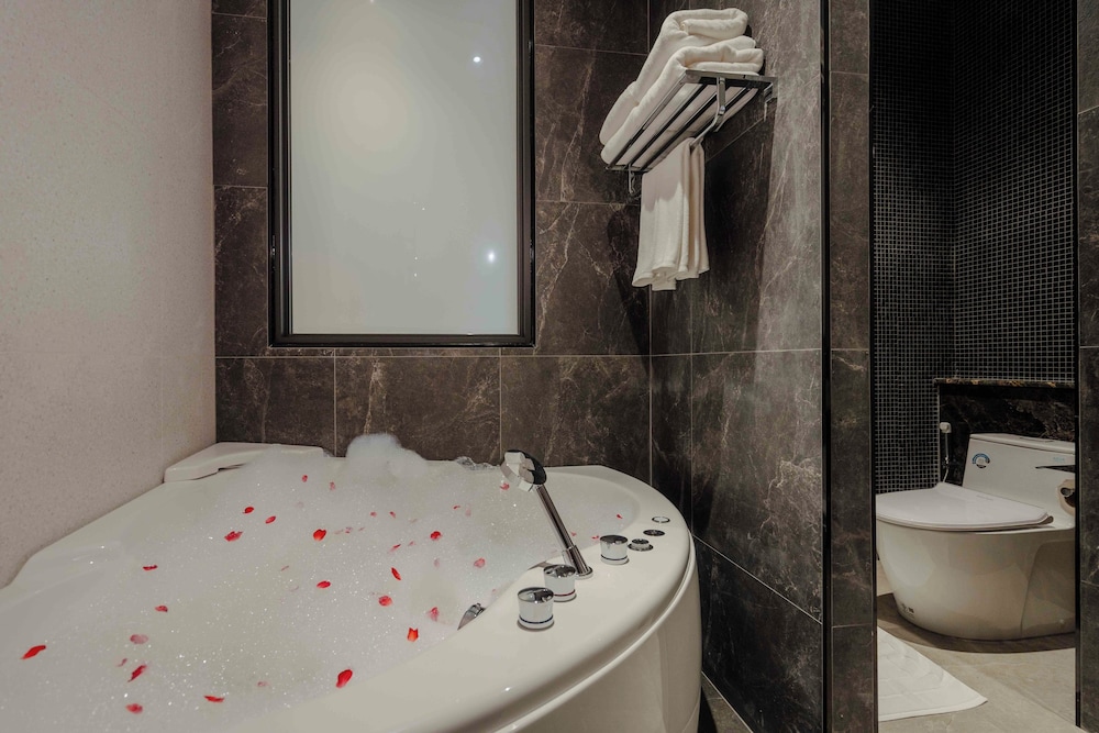 Private Pool Villa with Onsen - Photo 8