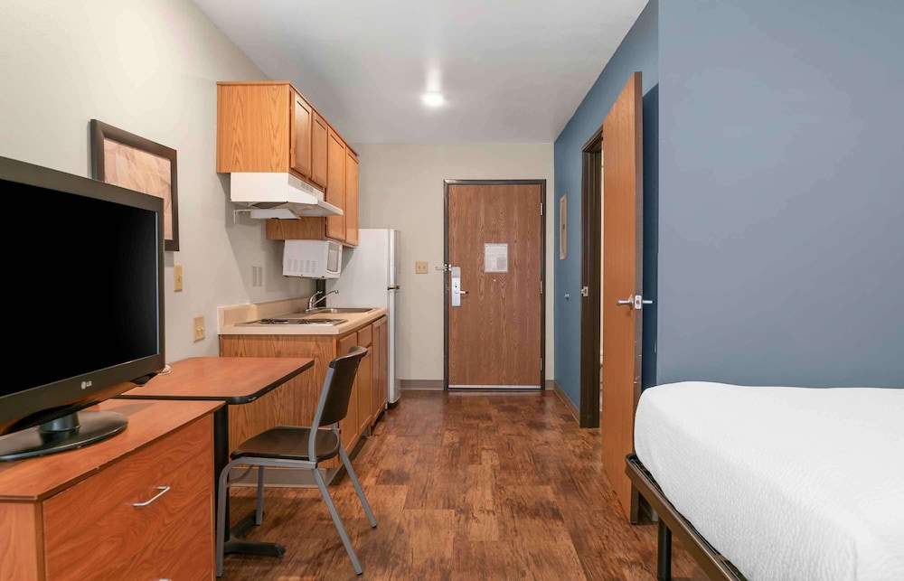 Standard Studio, 1 Double Bed, Non Smoking, Refrigerator & Microwave photo 3