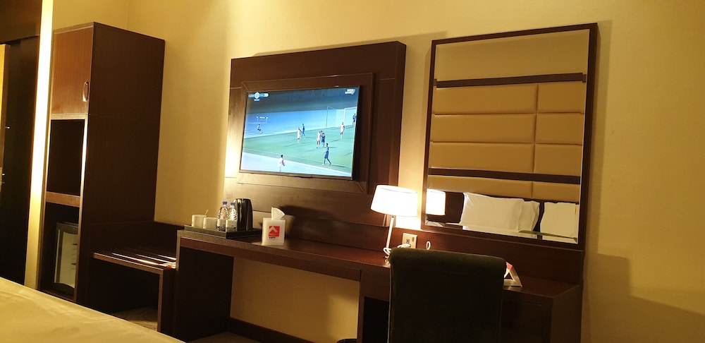 Deluxe King Room - Photo 1