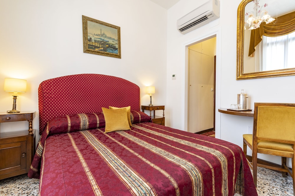Economy Double Room photo 1