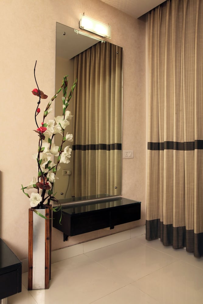 Silver Room - Photo 4