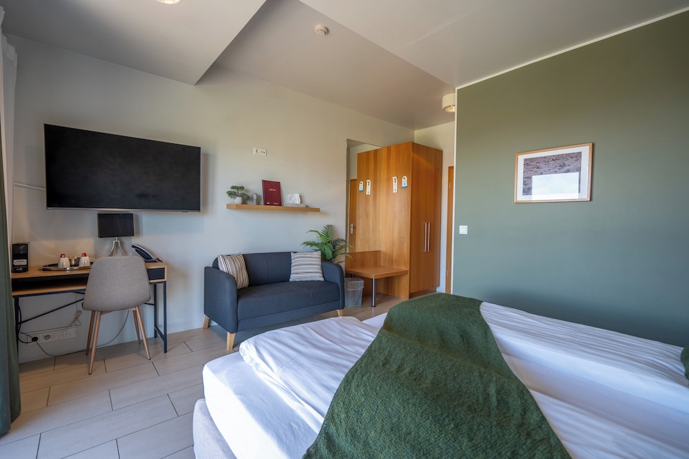 Deluxe Double or Twin Room, Mountain View photo 2