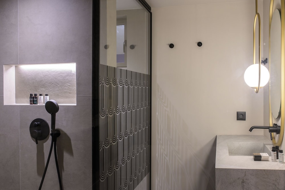 Premium Studio Suite, 1 King Bed, Private Pool, Sea View thumbnail 5