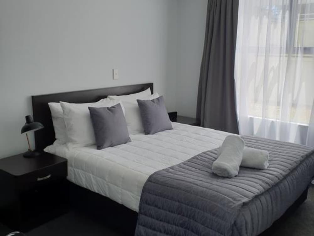 One Bedroom Suite - Photo 7