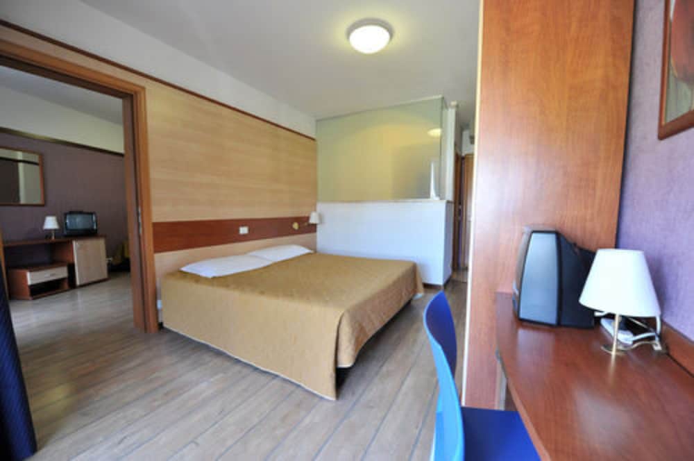 Triple Room - Photo 6
