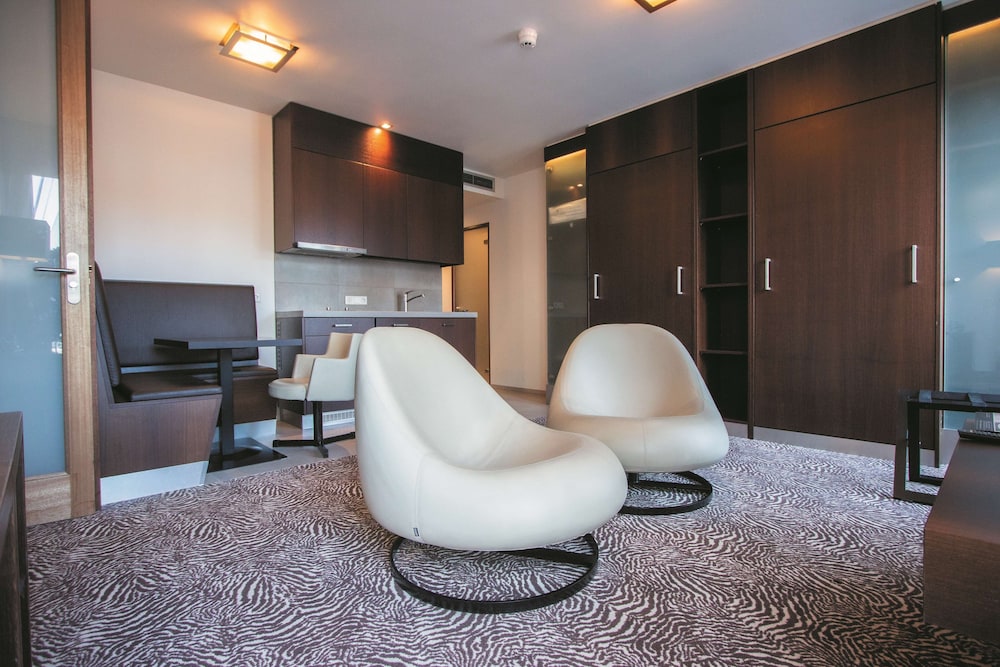 Apartment, Multiple Beds, Kitchen - Photo 7