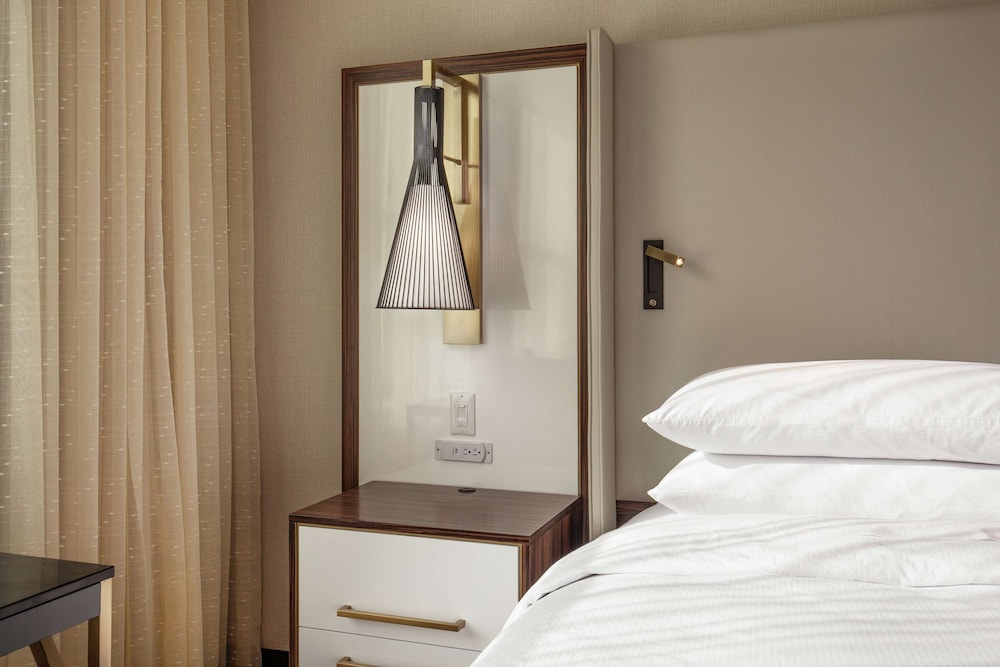 Suite, 1 King Bed photo 3