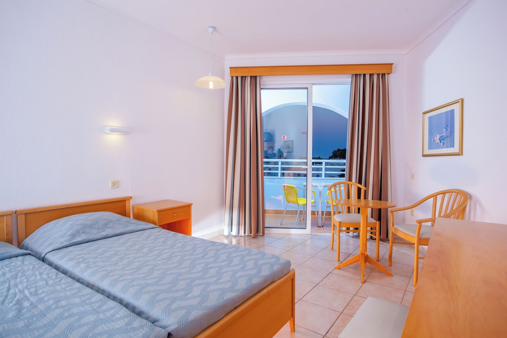 Basic Double Room, Partial Sea View